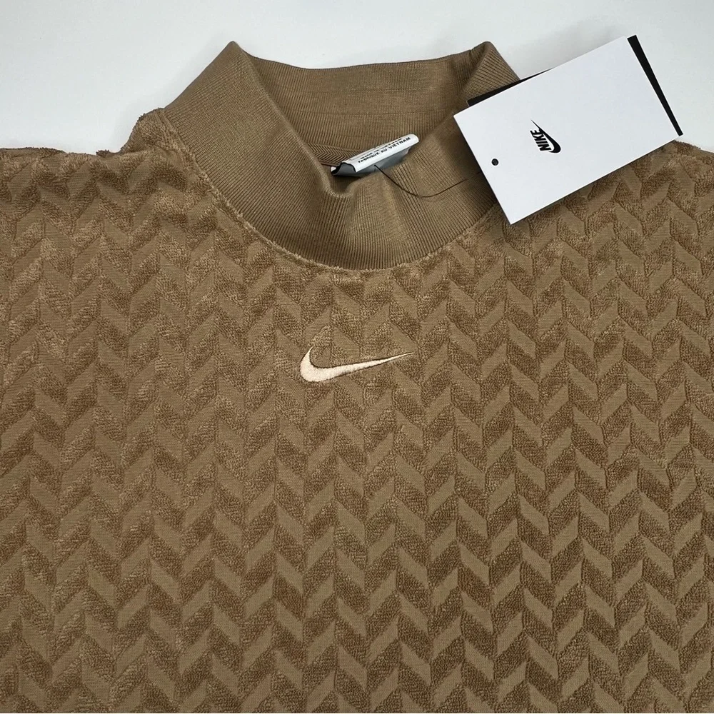 NWT Nike Sportswear Everyday Modern Allover Boxy Top Camel Size Small Cheveron - Picture 2 of 8